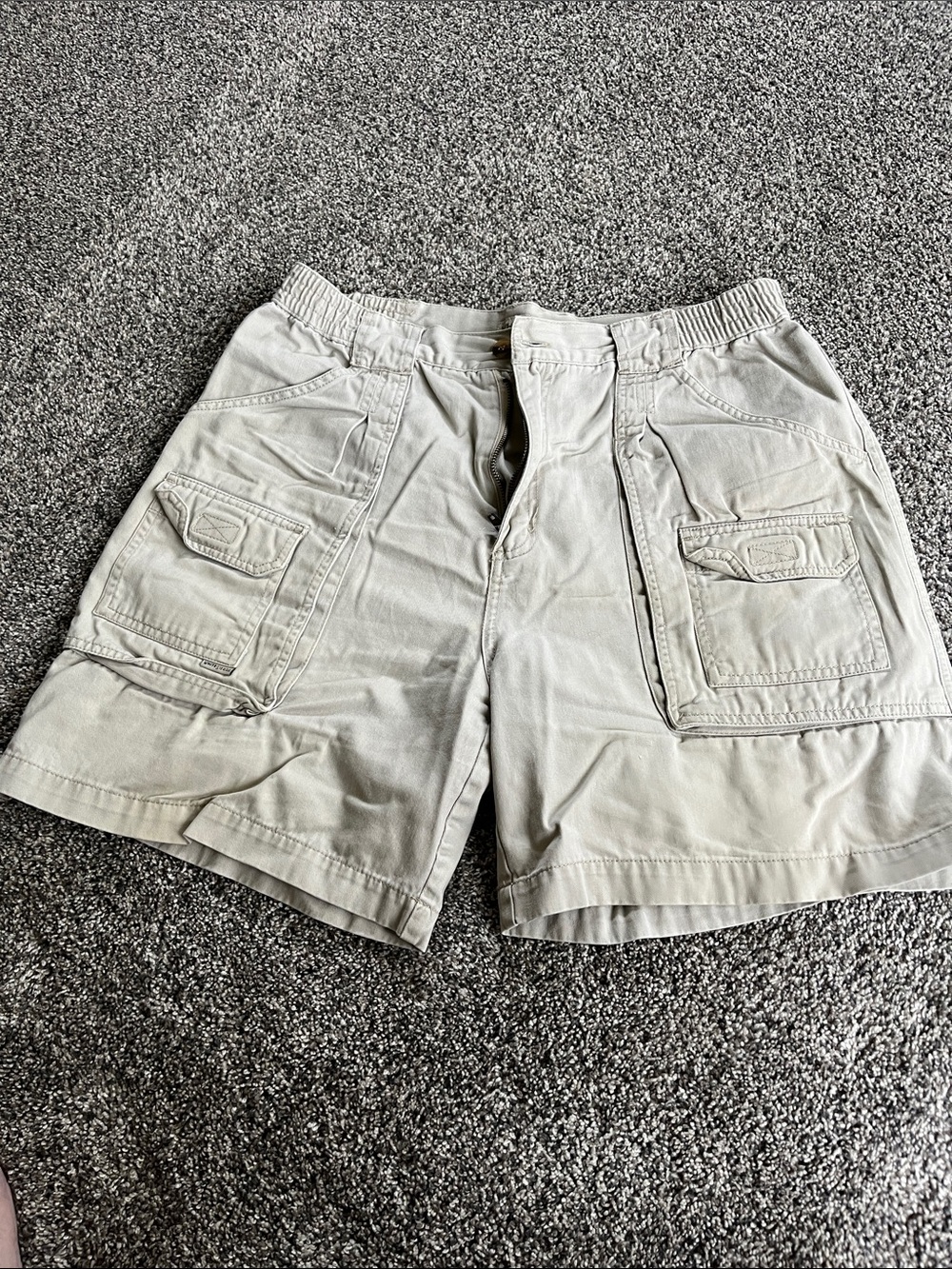 White Sierra Men's Cargo Shorts - Light Khaki